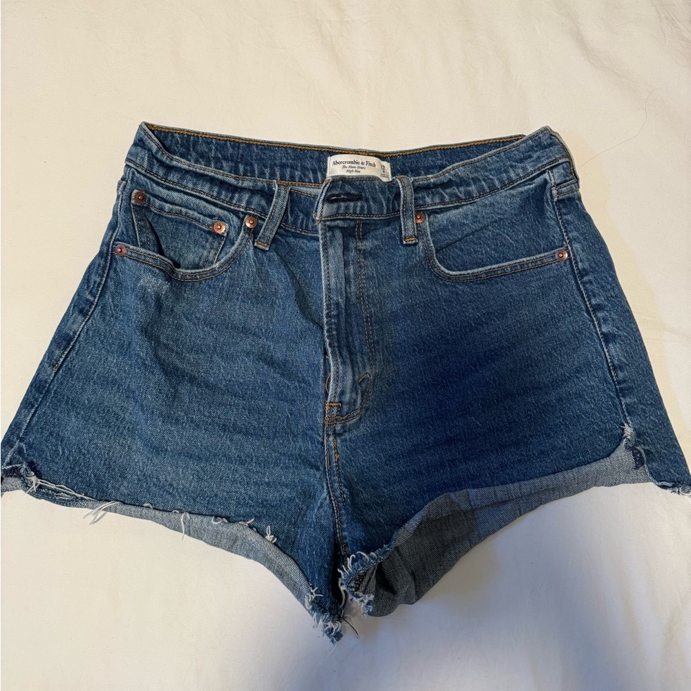 Abercrombie & Fitch High Rise Mom Shorts - Medium Wash - Size 29/8
